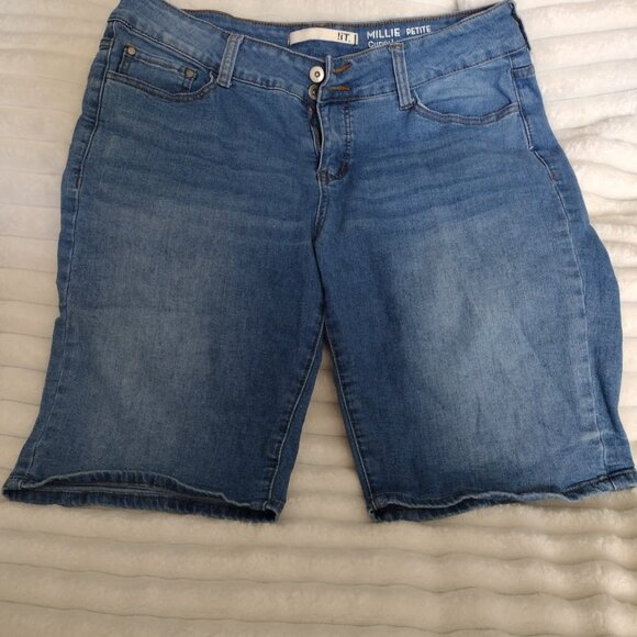 I.T. Millie Petite Curvy Long Rider Denim Bermuda Shorts 14P Medium Wash - Picture 6 of 13
